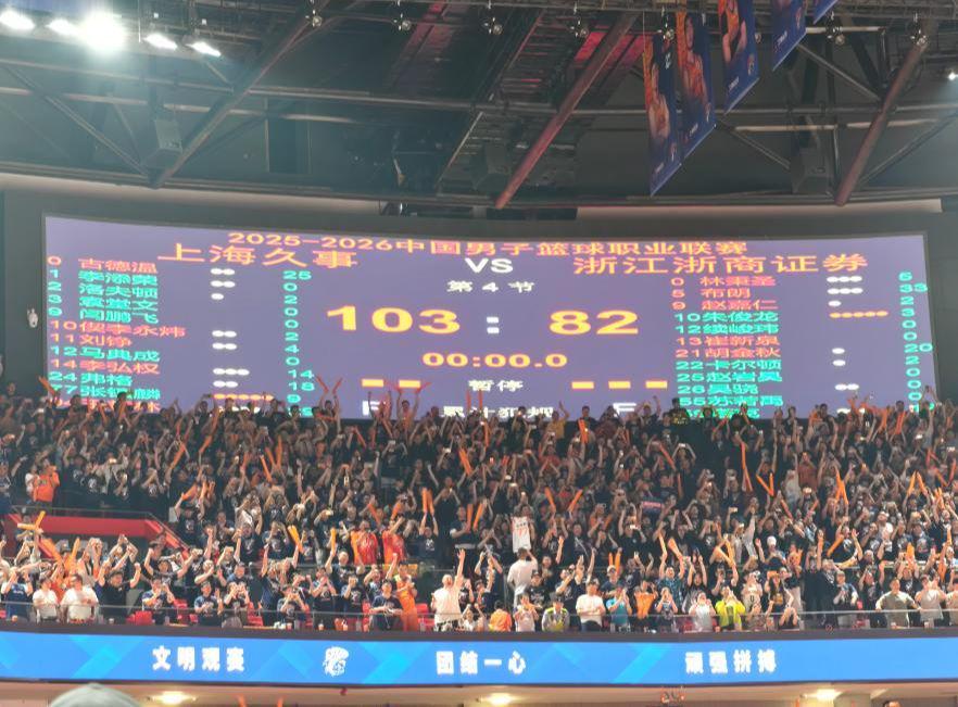 火箭再签2米08中锋!14+3名单5大内线坐镇,斯通3类角色全部配齐