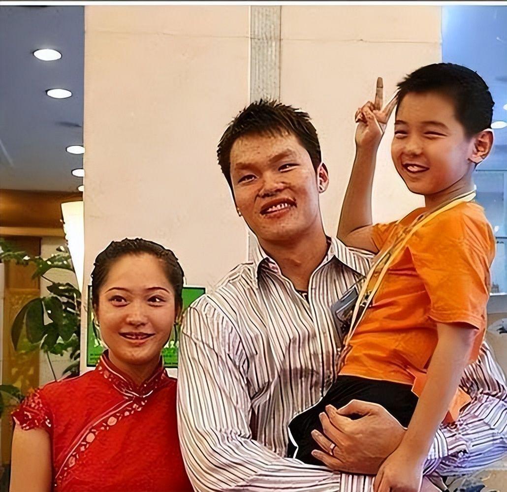 女篮热身赛：中国女篮11分完胜马里 张子宇篮下送遮天大帽